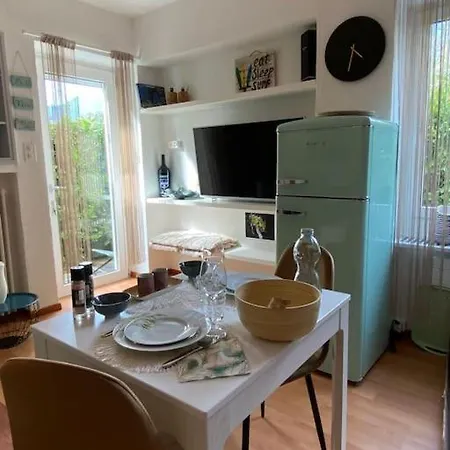 Accogliente Con Cucina Arredata דירה *